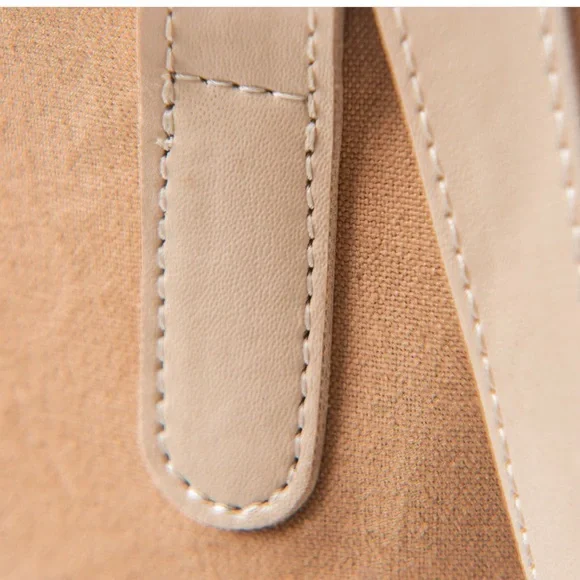 Everyday Tote in Almond 🤎 - Picture 3 of 9